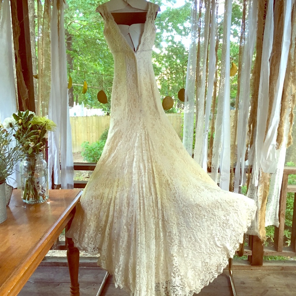 David's Bridal Cream Lace Wedding Dress